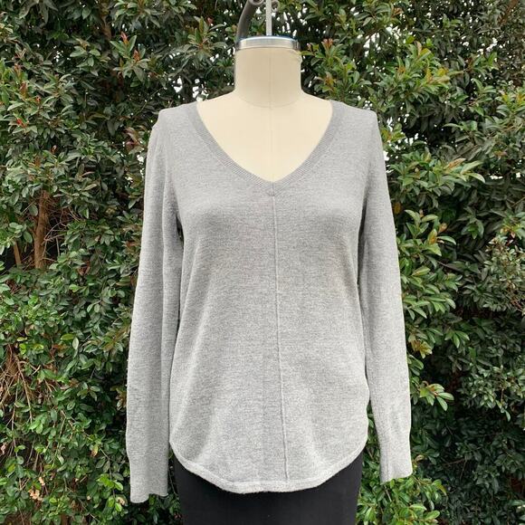 Gap Wool Blend V-Neck Sweater - Picture 1 of 9